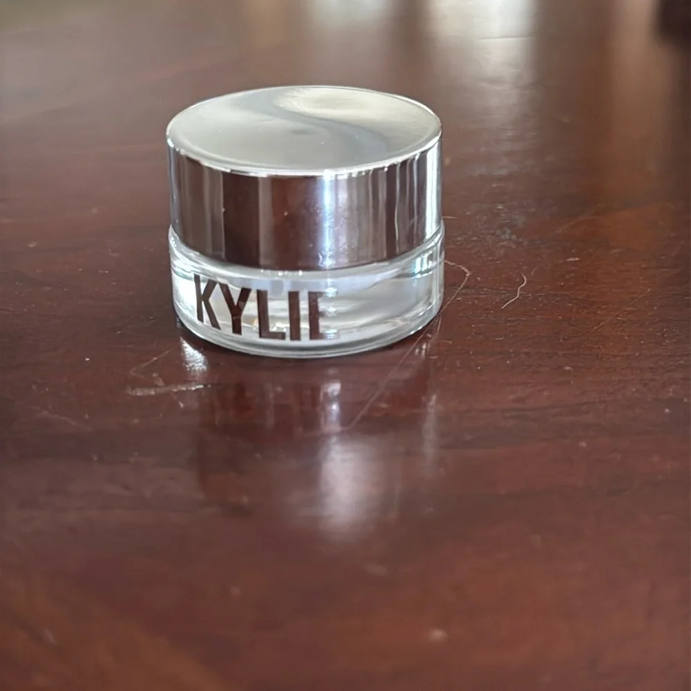 Snow Kyliner by Kylie Cosmetics NEW